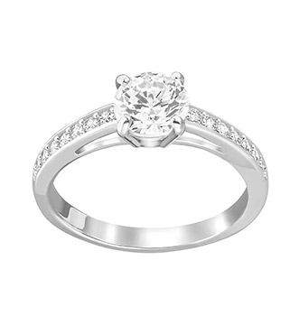 anillo con diamante
